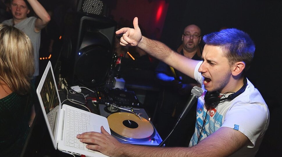 Dan Apex on the decks with mic in hand